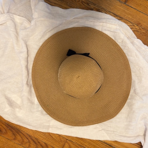 Women’s Wide Brim Hat. Tan with Black Grosgrain Ribbon. Packable. One Size. - Picture 5 of 10